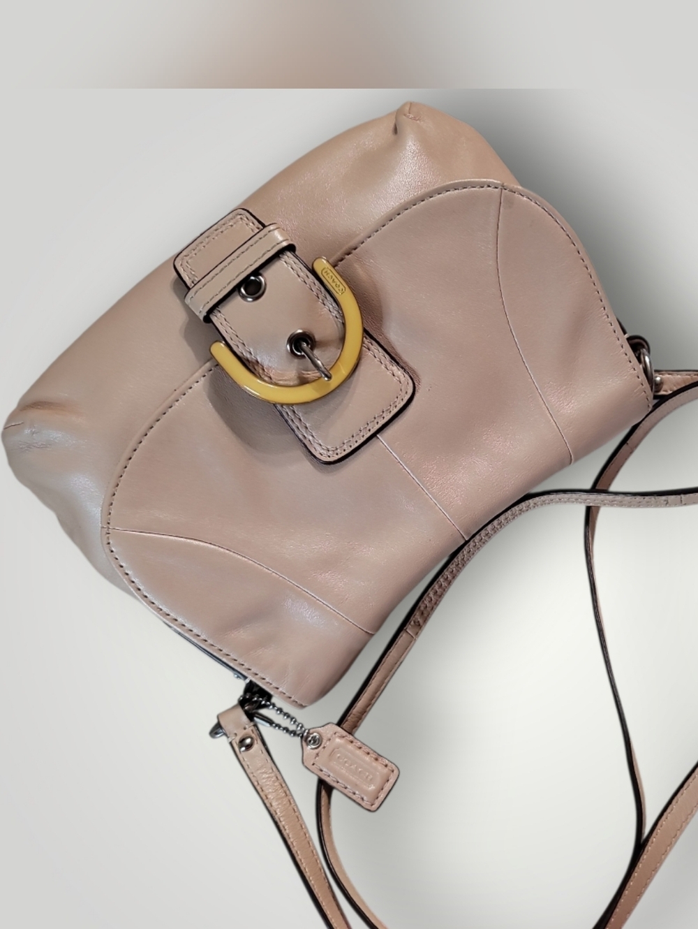 ✨ Rare VINTAGE Coach Soho Pearlescent Pink Leather Crossbody Flap Bag - EUC✨️ - Picture 5 of 8